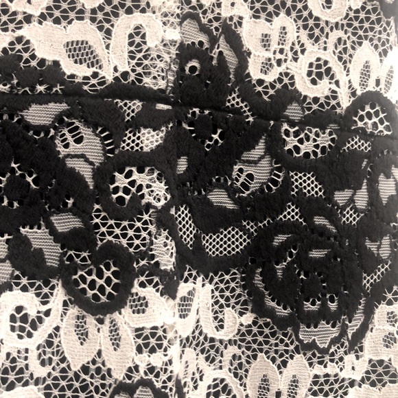 Isaac Mizrahi Lace dress size 4( fits size 6US, M). - Picture 4 of 4
